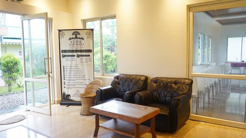 Lobby lounge