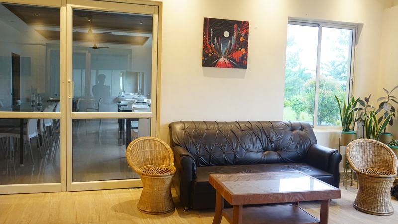 Lobby lounge